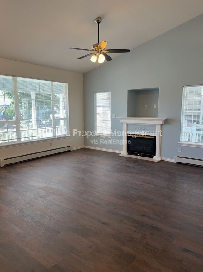 Building Photo - 714 E Harbor Cir