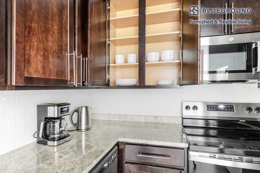 Building Photo - 77 W Huron St