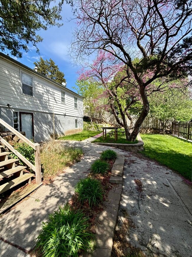 Building Photo - 3 Bedroom House in Morningside