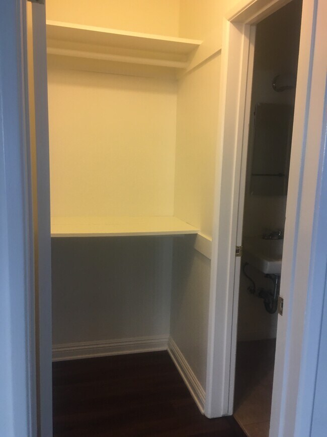 Closet - 545 W Doran St