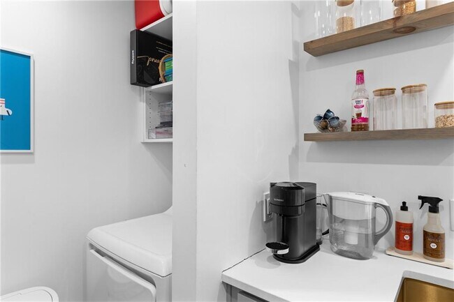 Building Photo - 1074 Peachtree Walk NE