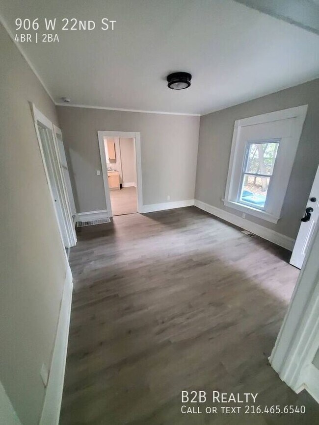 Building Photo - 906 W 22nd St