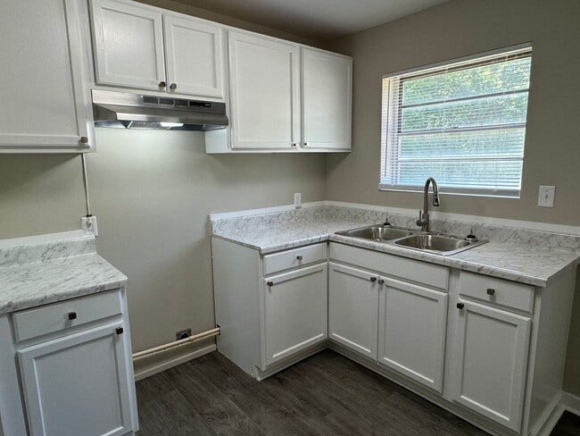 Building Photo - COMPLETLY RENOVATED 3-Bedroom