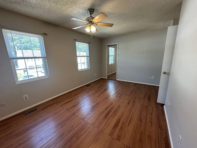 Building Photo - 3-Bedroom Townhome Near Little Creek Naval...
