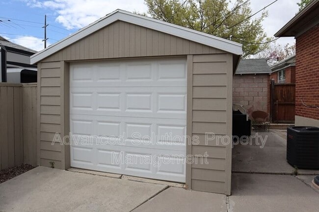 Building Photo - 2950 S Judith St