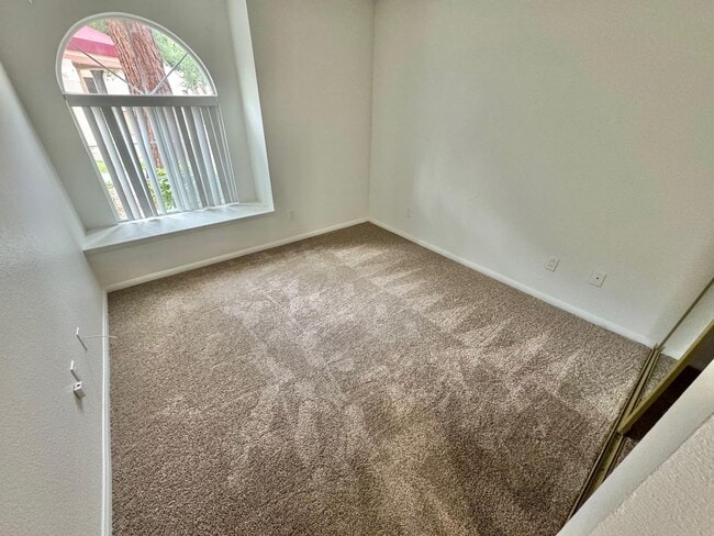 Building Photo - SPACIOUS 3 BEDROOM GROUND FLOOR CONDO
