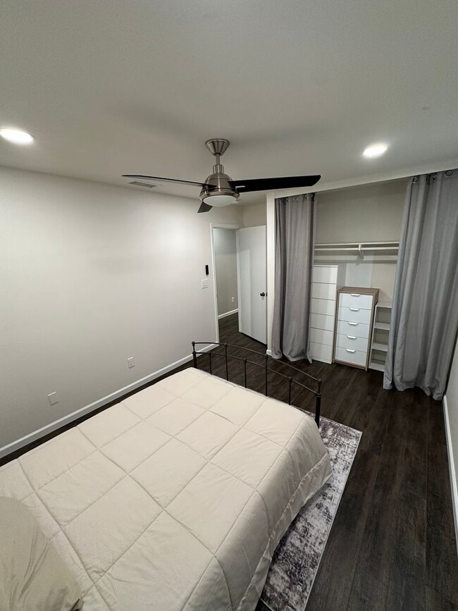 Building Photo - 7775 Camino Glorita