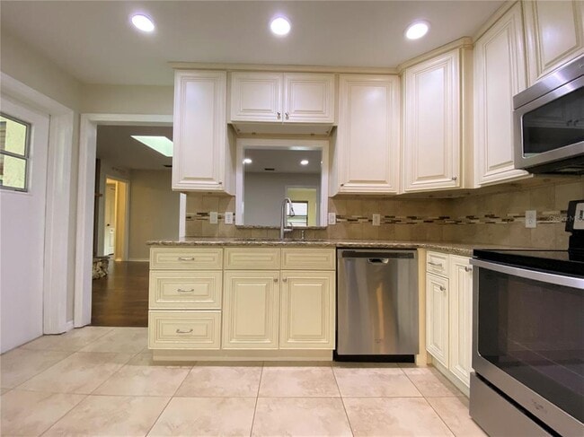 Building Photo - 214 Stevenage Dr