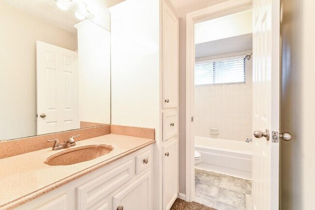 Building Photo - 9811 Churchill Way Dr
