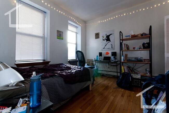 Building Photo - 92 Linden St