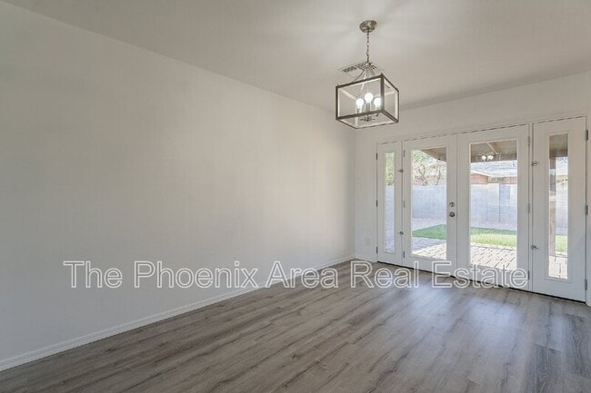 Building Photo - 8532 E Chaparral Rd