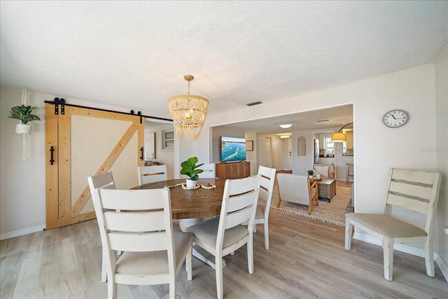 Building Photo - 2650 Leafy Ln