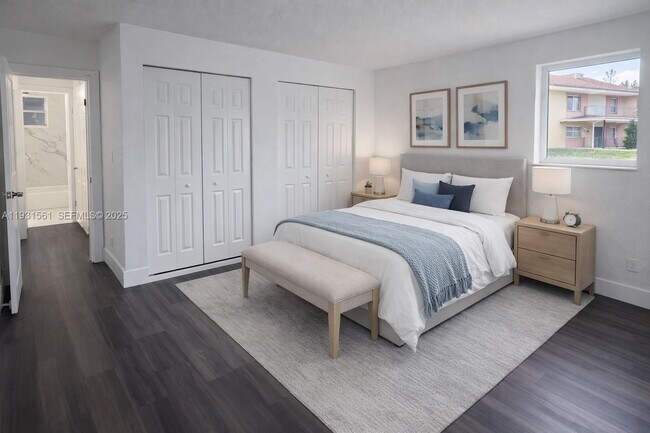 Building Photo - 638 NE 166th St