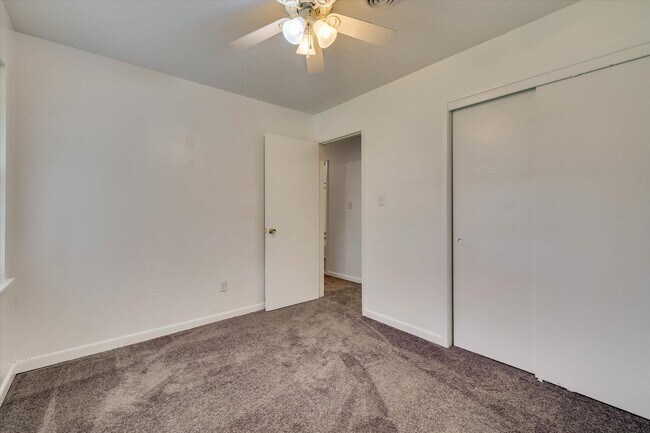 Building Photo - 2307 Hardwick Rd