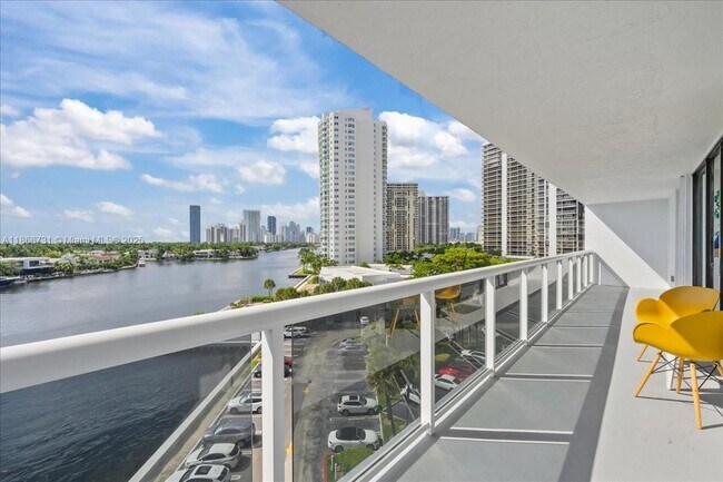 Building Photo - 20515 E Country Club Dr