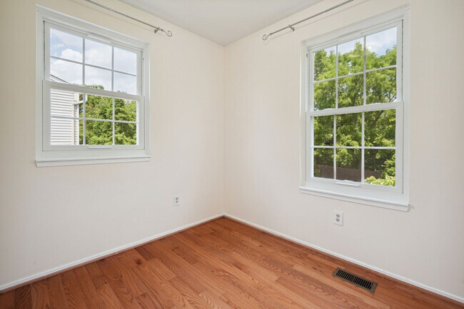 Building Photo - 8266 Amity Cir