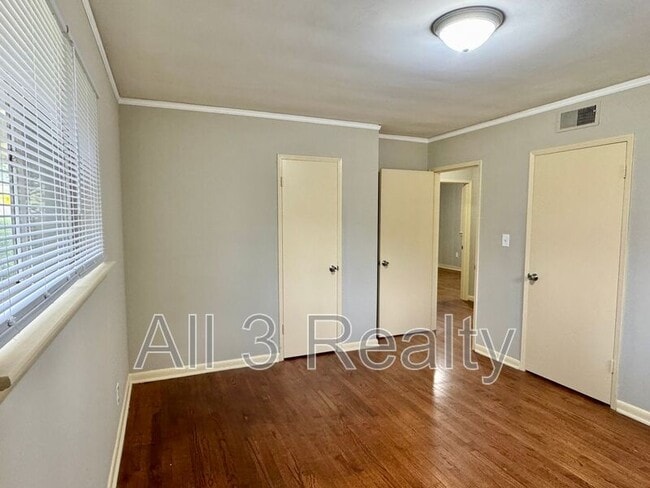 Building Photo - 320 Green Ridge Rd