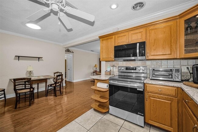 Building Photo - 253 Park Cir S