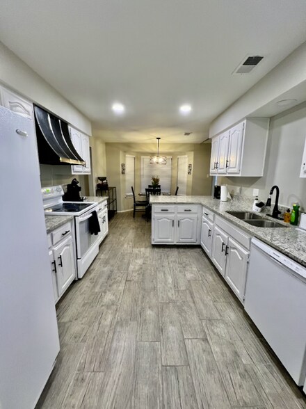 Building Photo - 550 Westoak