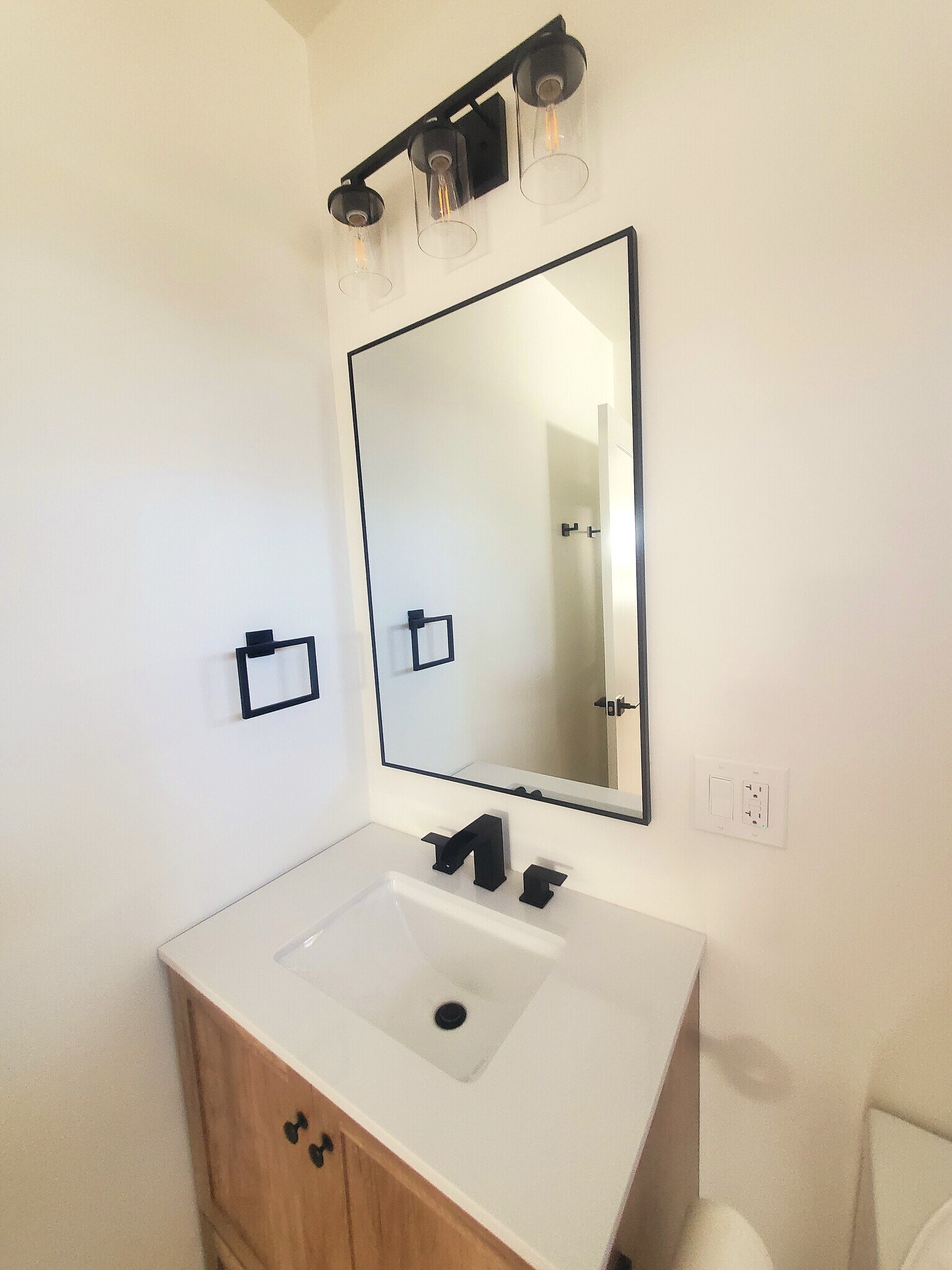 MODERN FIXTURES W/ TRIPLE LIGHTING - 6038 Maury Ave