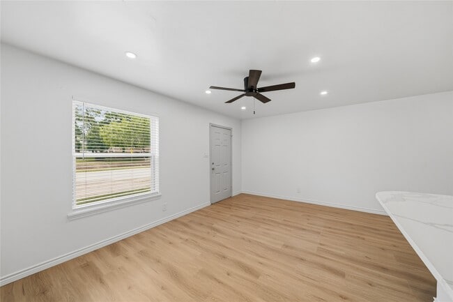 Building Photo - 1405 Shadowdale Dr