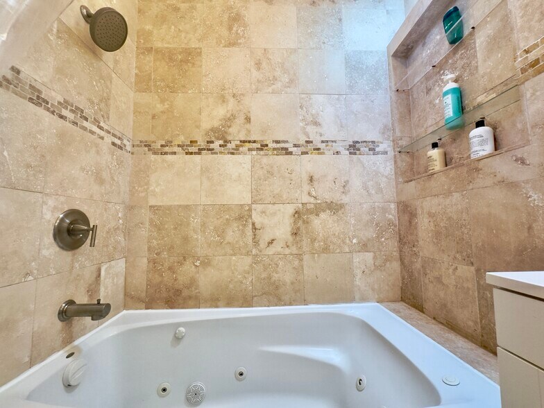 Building Photo - 2615 Maxwell Ave