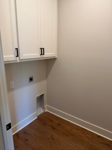 Building Photo - 30 Tower Ct