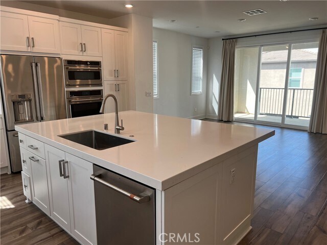 Building Photo - 144 Sash