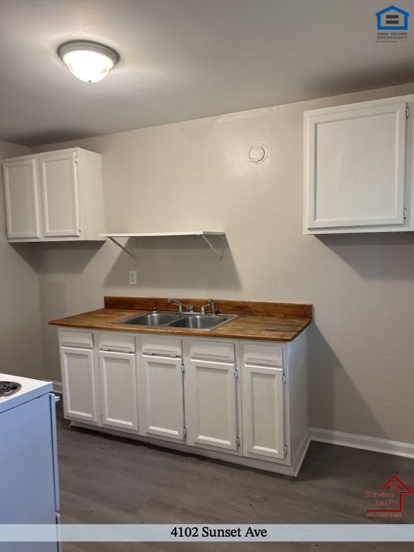 Building Photo - 4102 Sunset Ave