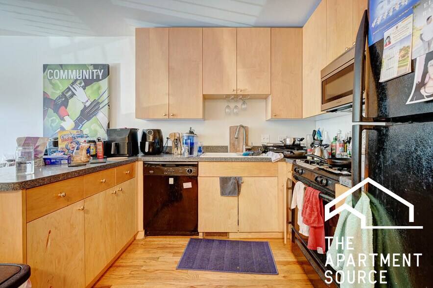Primary Photo - 1446 N Leavitt St