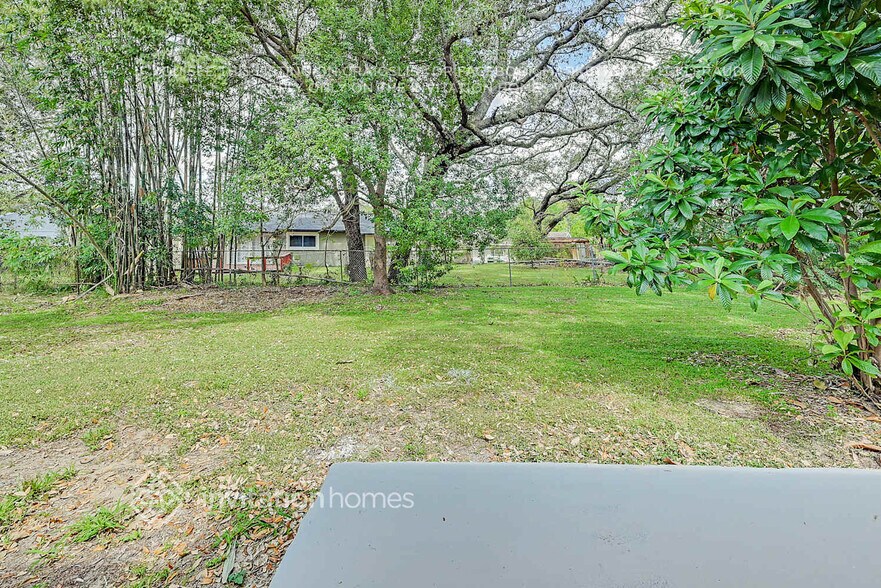 Building Photo - 7249 Laurel Hill Dr