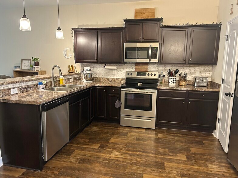 Kitchen - 408 Justice Farm Dr