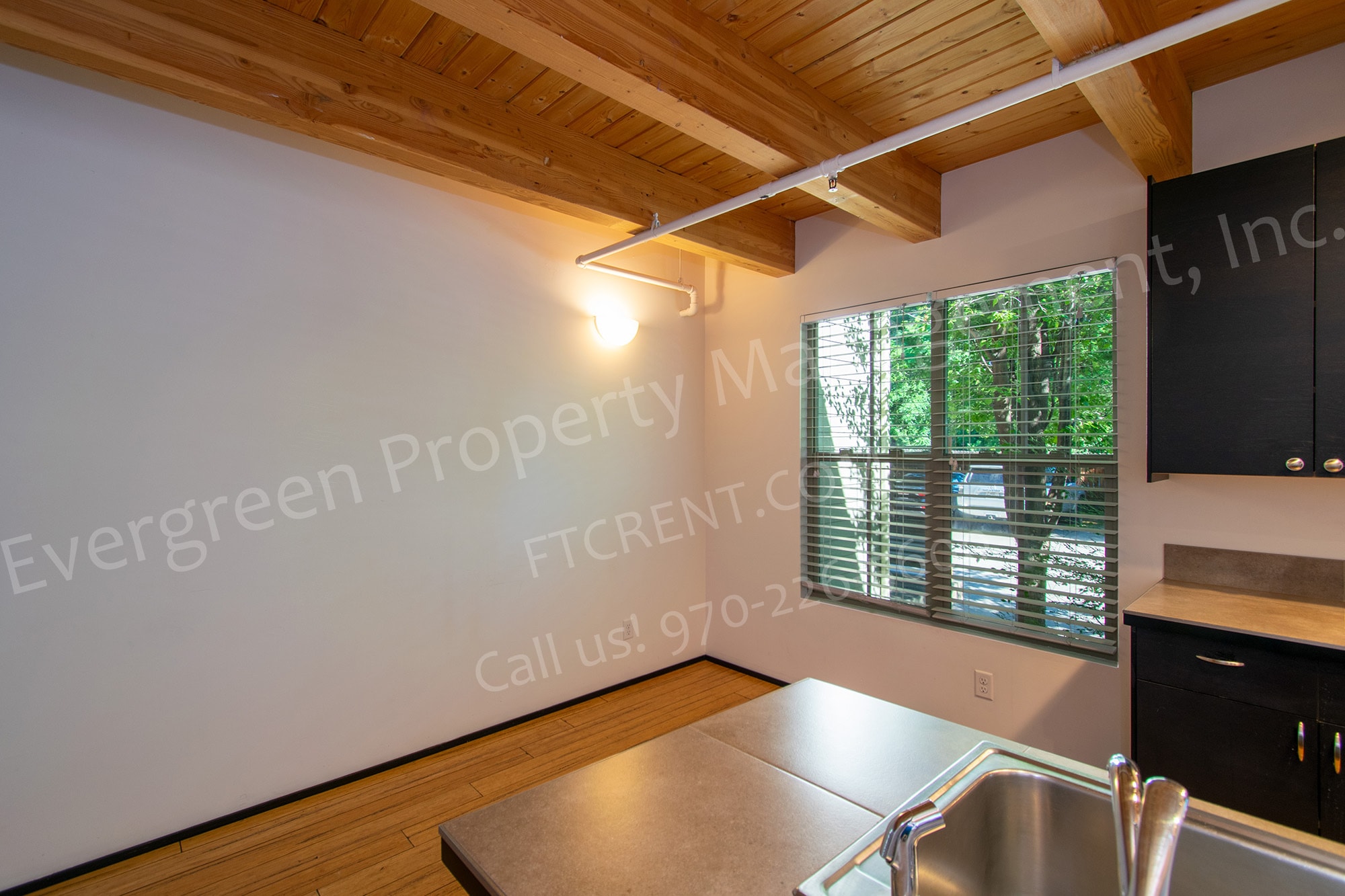 Main Floor - 318 W Myrtle St