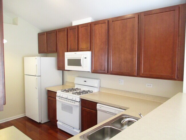 Building Photo - 656 S Rosehall Ln