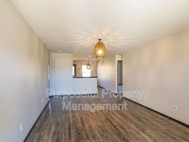 Building Photo - 1425 Sandstone Dr