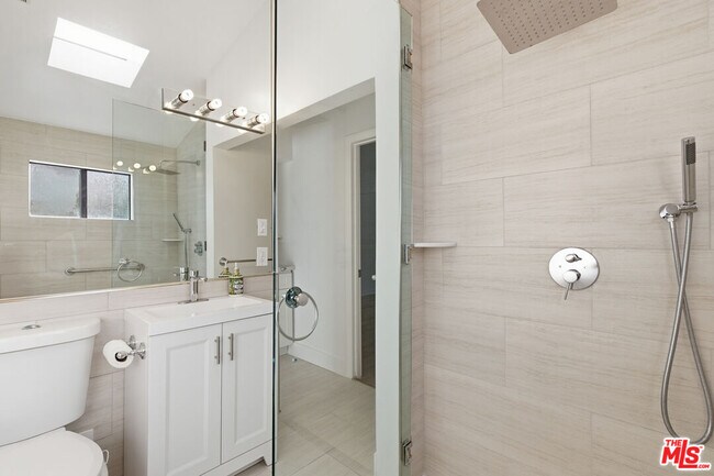 Building Photo - 641 N Martel Ave