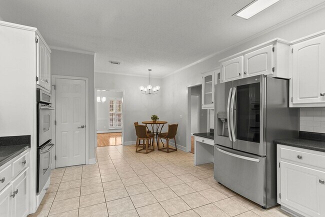 Building Photo - 10495 Royal Points Dr