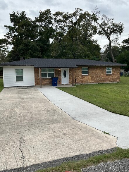 Building Photo - 512 Quail Ln