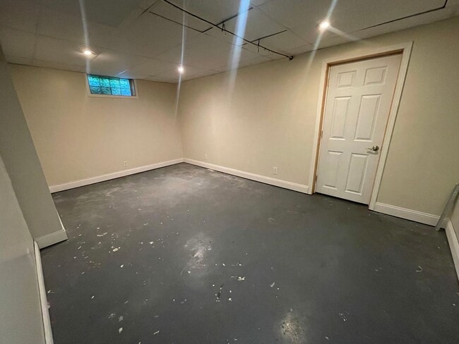 Building Photo - 3 bedroom 2 bath home