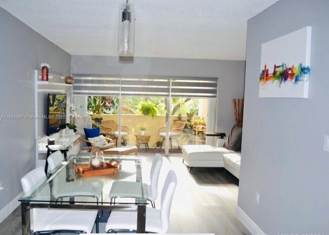 Primary Photo - 9367 Fontainebleau Blvd