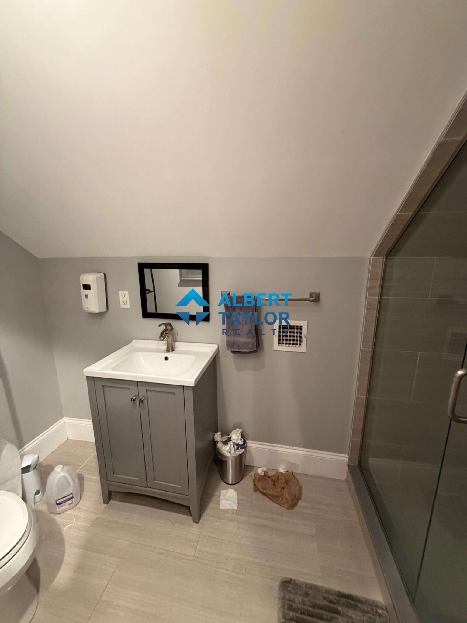 Building Photo - 71 Hillside St