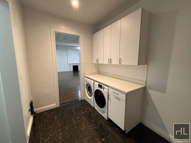 Building Photo - WEST 58 STREET