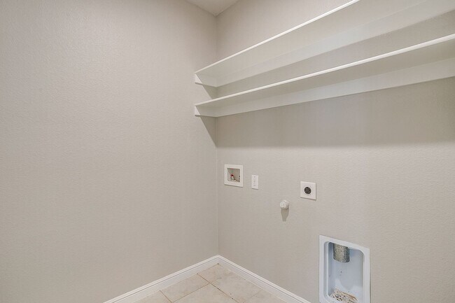 Building Photo - Perfectly located.  3 Bedroom, 2 Bath Home in Twin Mills- Eagle Mountain Saginaw ISD- 76179