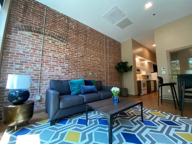 Building Photo - 83 Hanover St