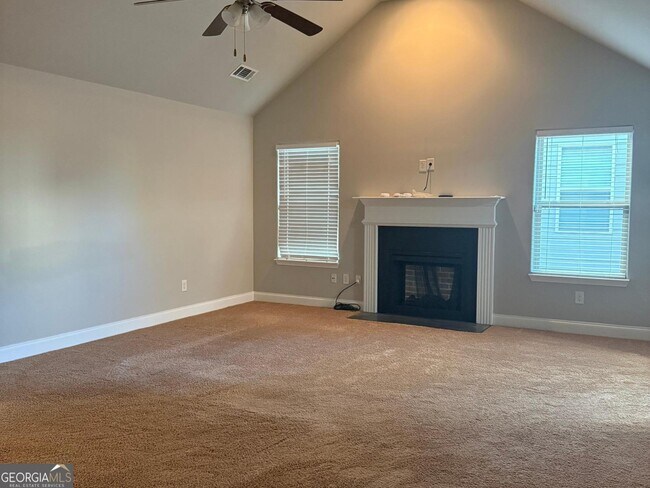 Building Photo - 125 Leland Ln