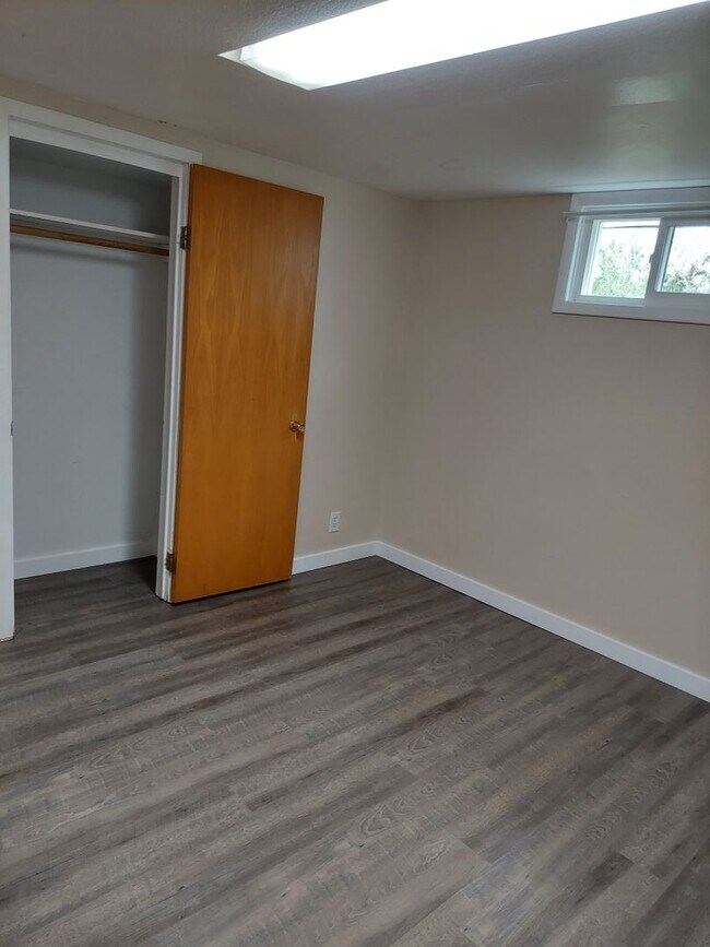 Building Photo - 815 Avenue C