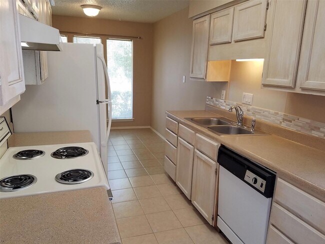 Building Photo - 3513 Westchester Ave