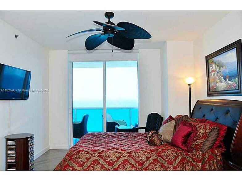 Building Photo - 2711 S Ocean Dr
