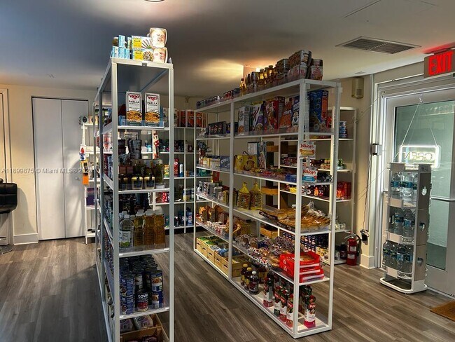 Building Photo - 1861 NW S River Dr