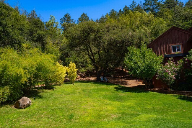 Building Photo - Stunning Mid-Century Modern 5bed/3.5 bath Home on 1.92 acres